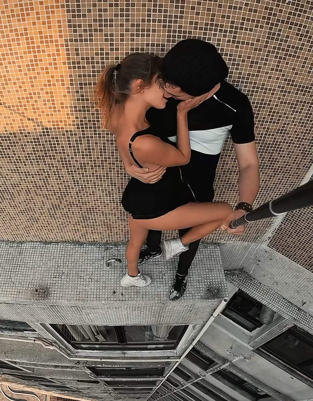Cine sunt influencerii care s-au urcat ilegal pe Empire State Building. Ambii au peste 1 milion de urmăritori