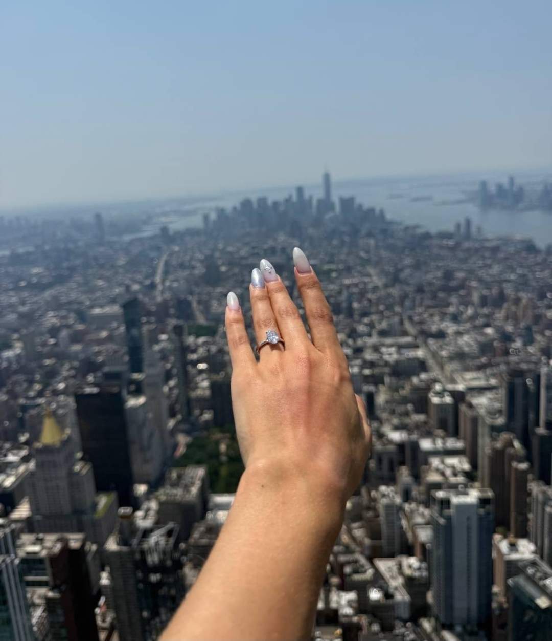 Cine sunt influencerii care s-au urcat ilegal pe Empire State Building. Ambii au peste 1 milion de urmăritori
