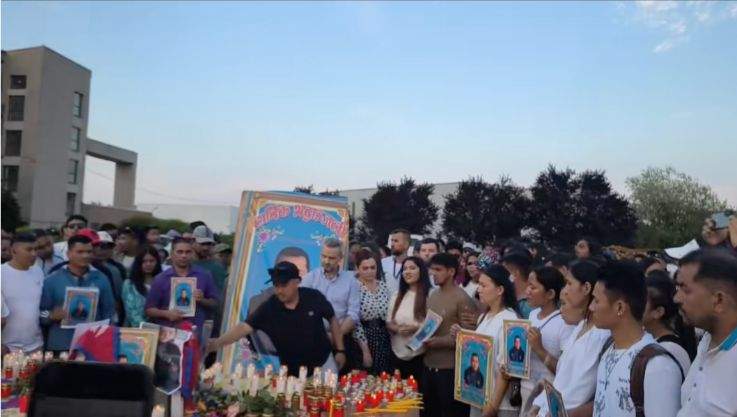 Gest care te va lăsa fără cuvinte în memoria nepalezului decapitat într-un abator din Vâlcea! Colegii lui îl plâng