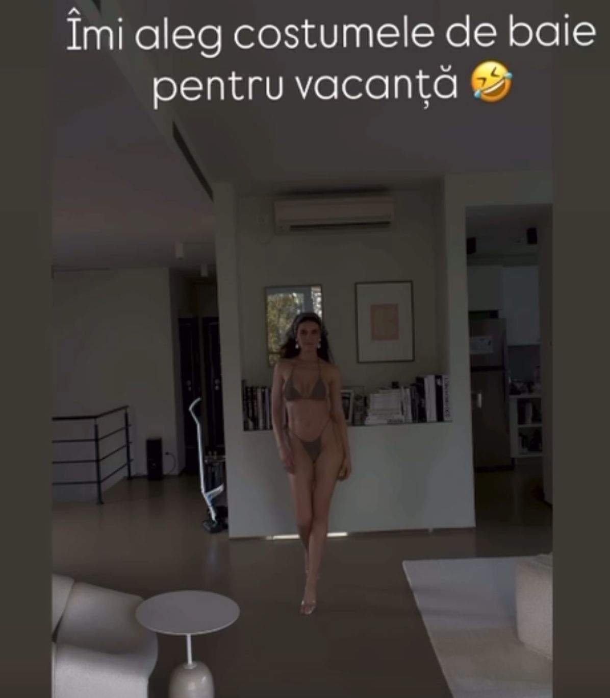 Christina Ich, mai sexy ca niciodată! Și-a etalat formele într-un costum de baie minuscul