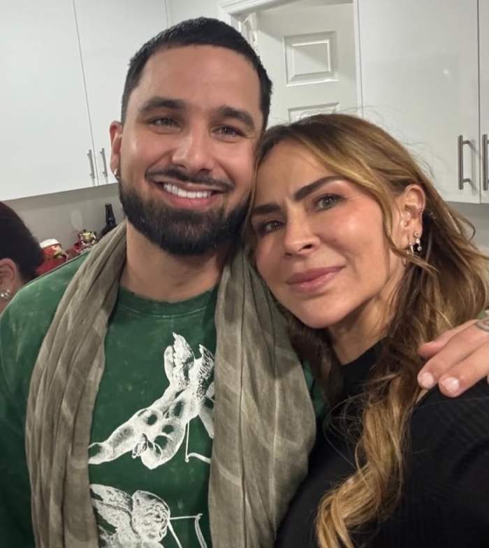 Aylin Mujica și fiul ei, apropiați