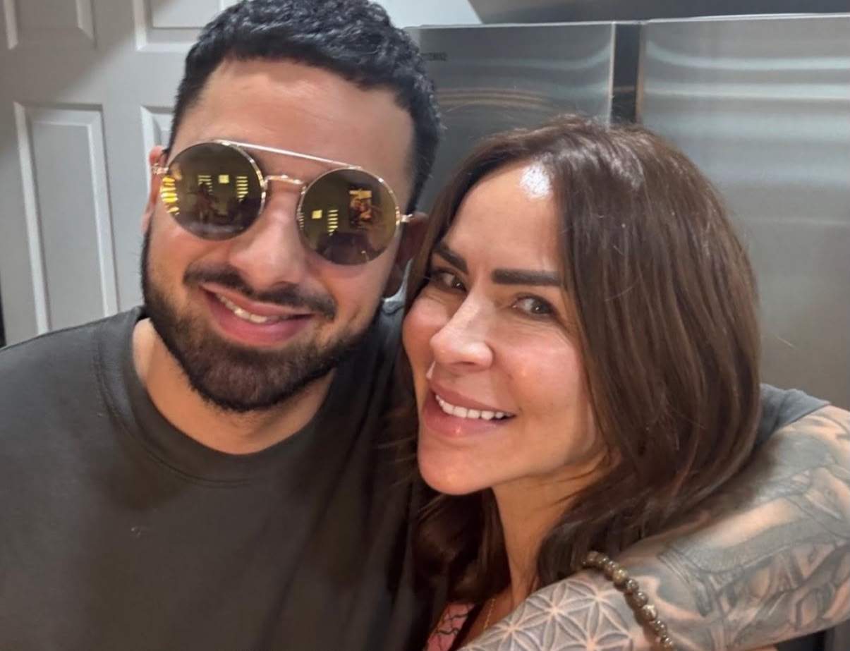Aylin Mujica și fiul ei, apropiați
