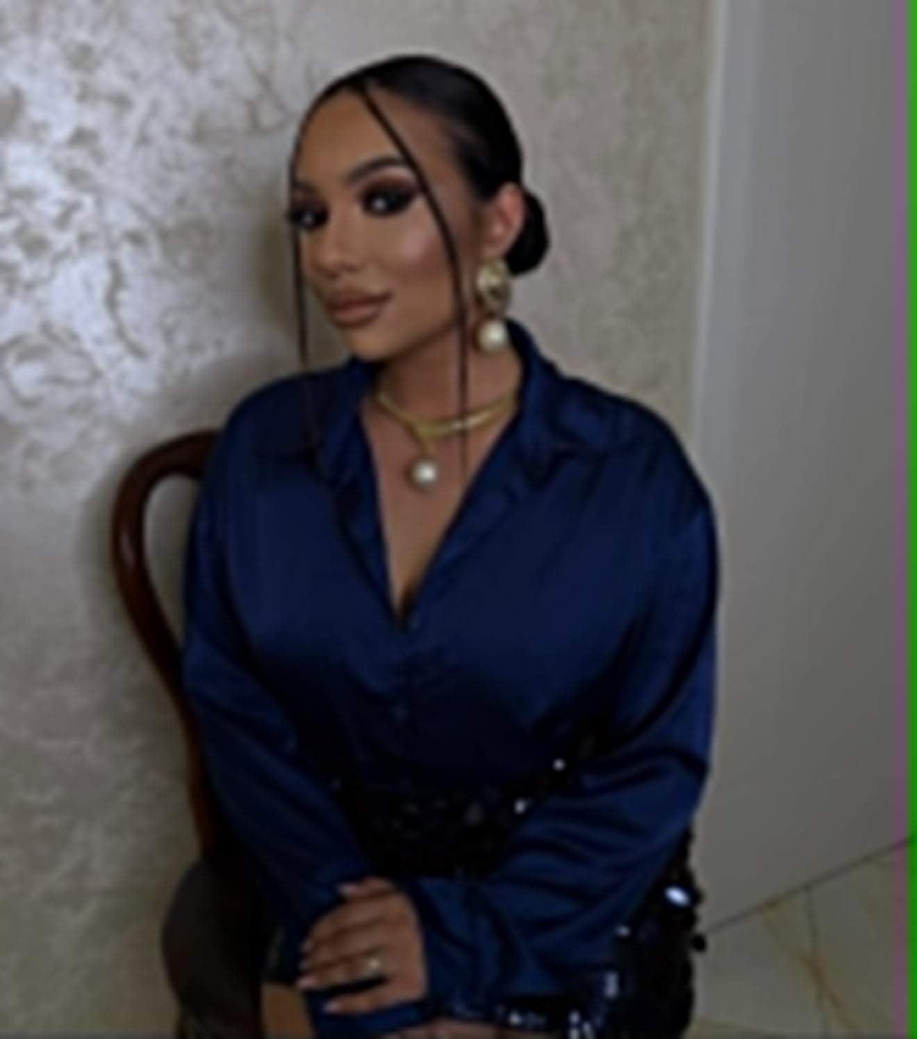 Adriana Simionescu, machiată și aranjată