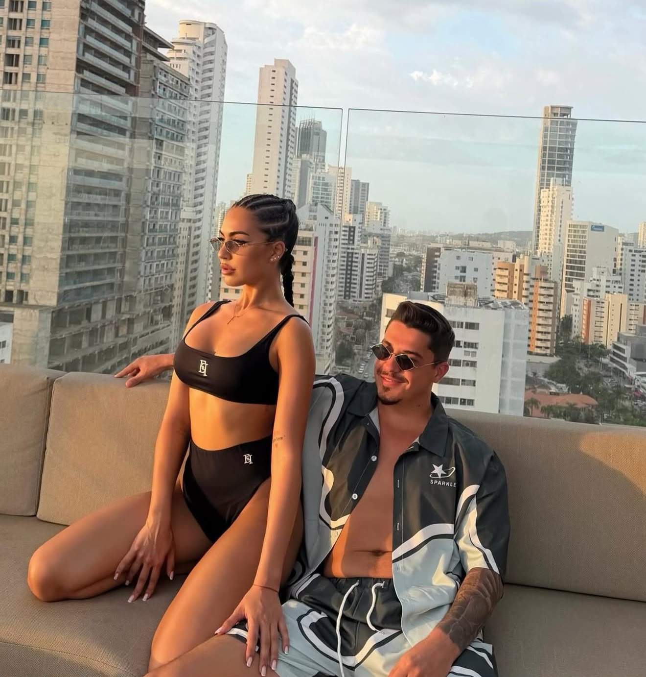 Iubita lui BDLP a renunțat la inhibiții și s-a fotografiat în cel mai mic costum de baie! Imaginea care îți oprește respirația