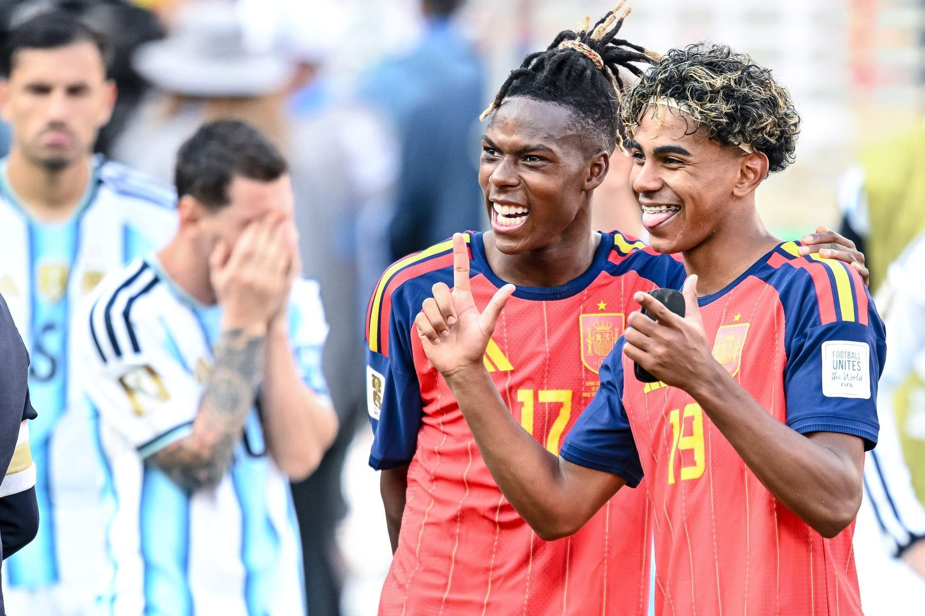 Lamine Yamal și Lionel Messi