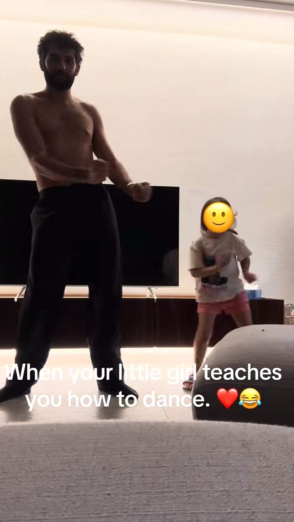 Imagini adorabile cu chef Richard Abou Zaki! Fiica lui, Carlotta, l-a făcut să danseze