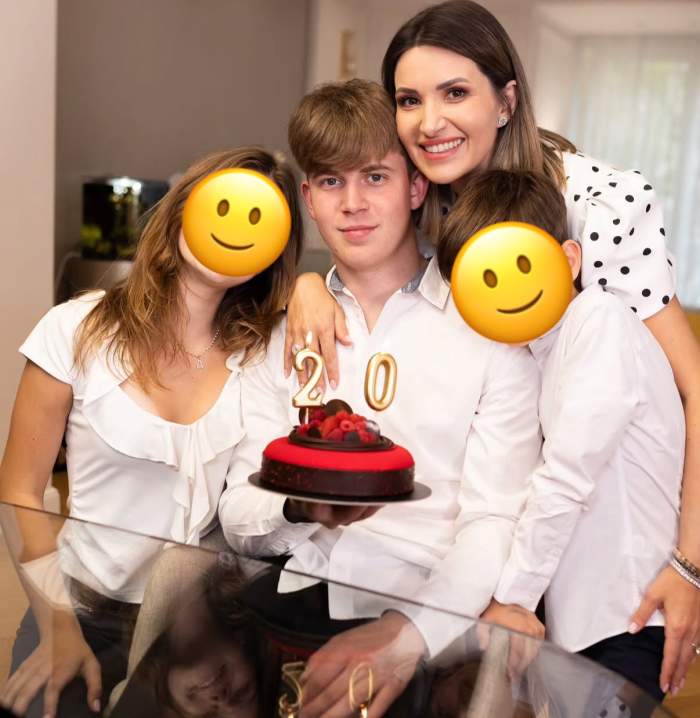 Ela Crăciun și cei trei copii ai ei