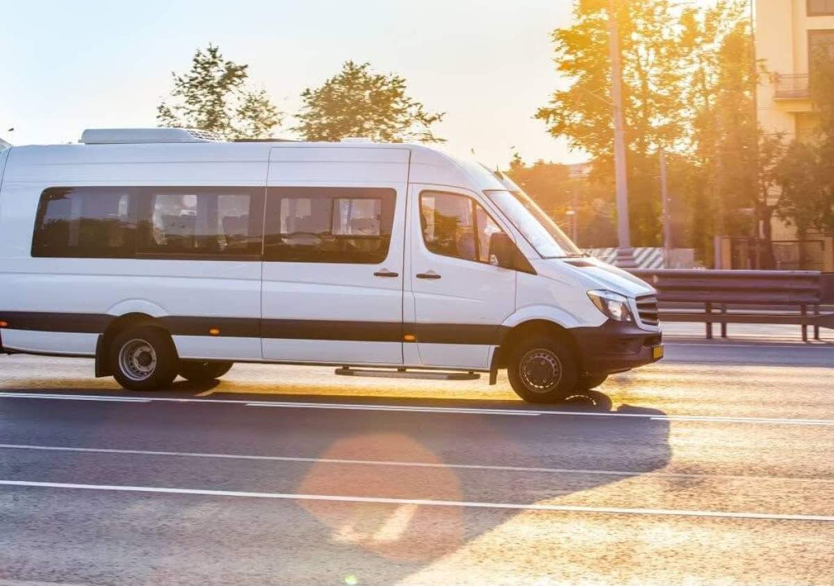 Imagine ilustrativă cu un autobuz