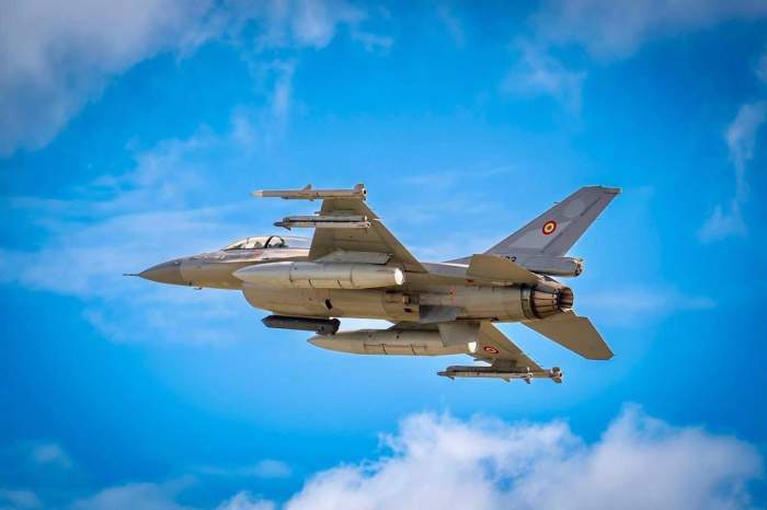 Avion militar