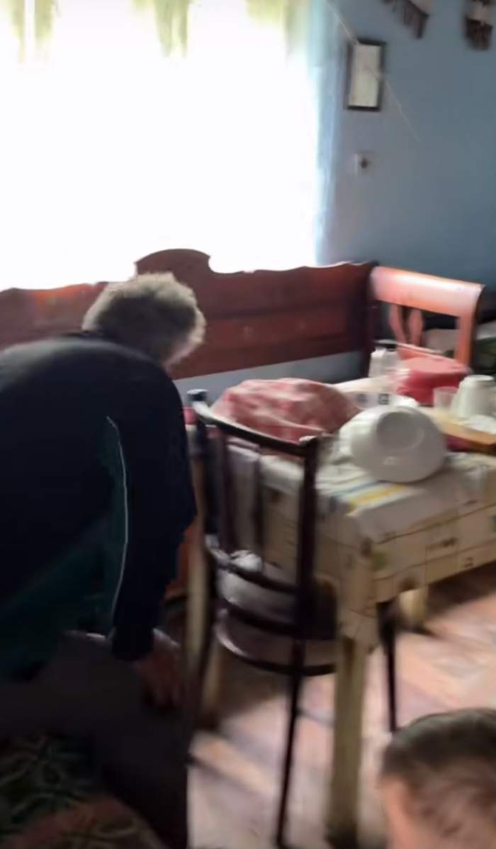 Cum arată casa bunicilor Vlăduței Lupău. Cântăreața s-a întristat când a ajuns acolo