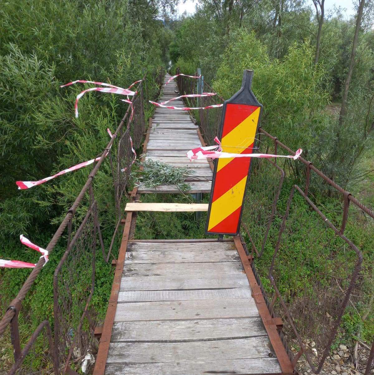 El este adolescentul care a murit după ce a căzut de pe o punte în râul Suceava! Băiatul avea doar 17 ani