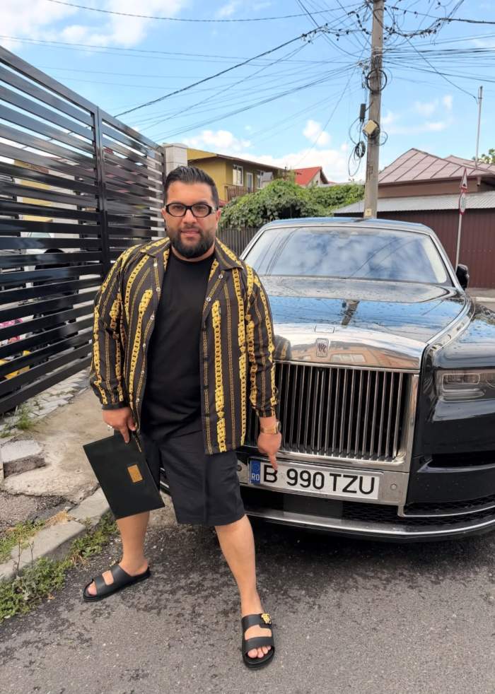 Tzancă Uraganu lângă mașina sa