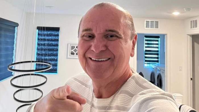 nick radoi selfie in casa