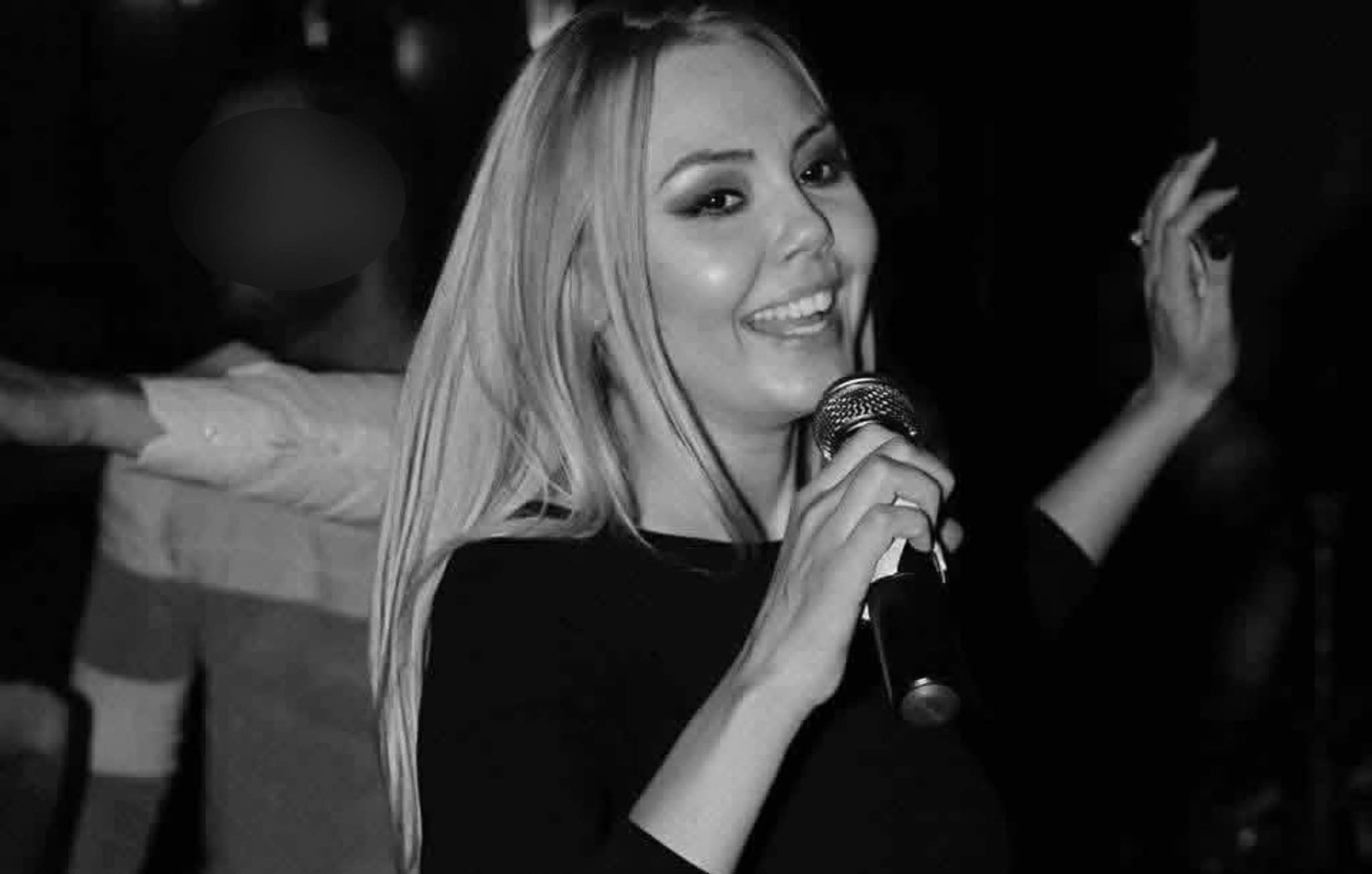 Denisa Răducu, poză alb-negru
