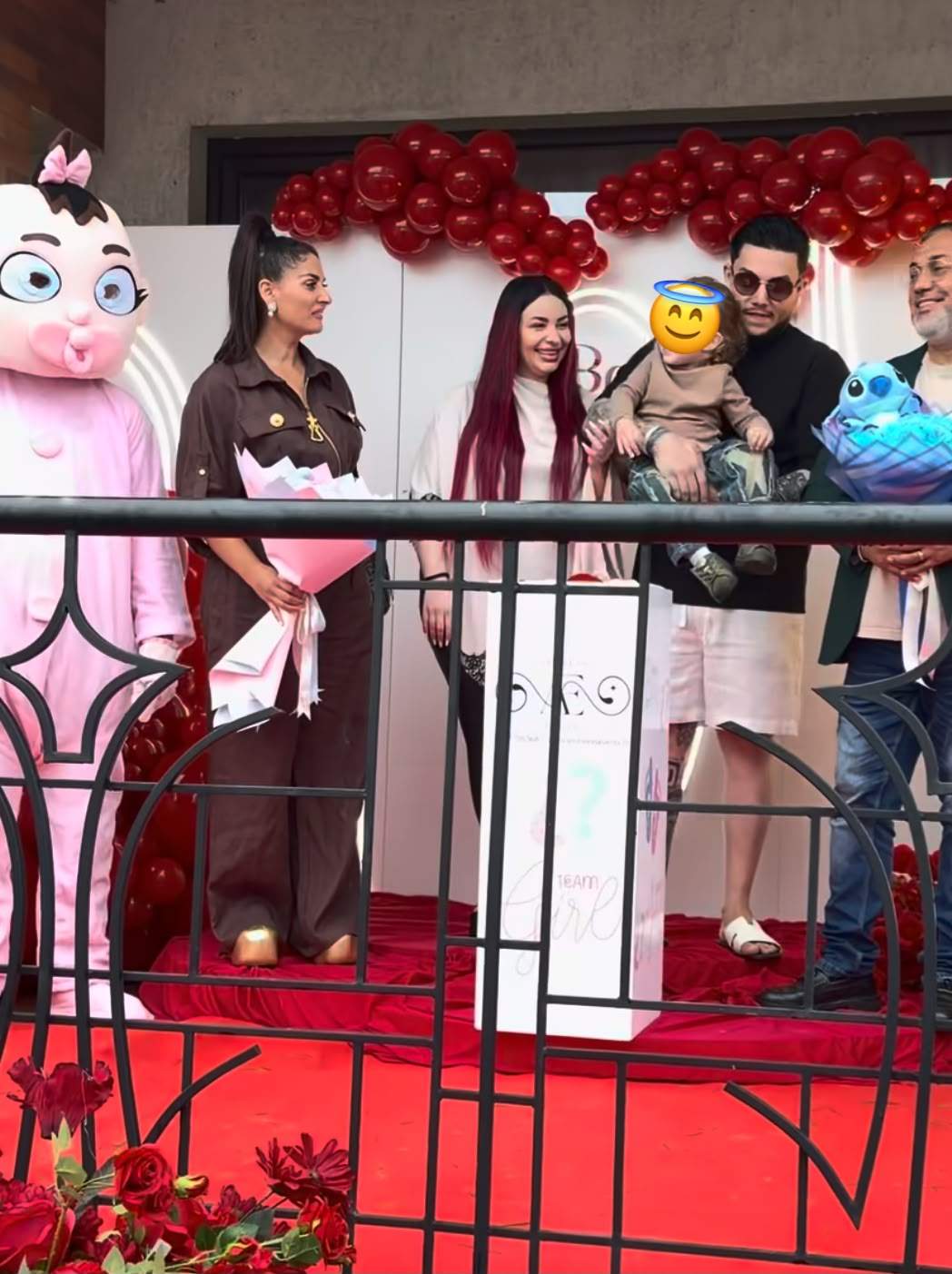 O influenceriță cunoscută din România a dezvăluit sexul bebelușului! Imagini inedite de la petrecerea de gender reveal