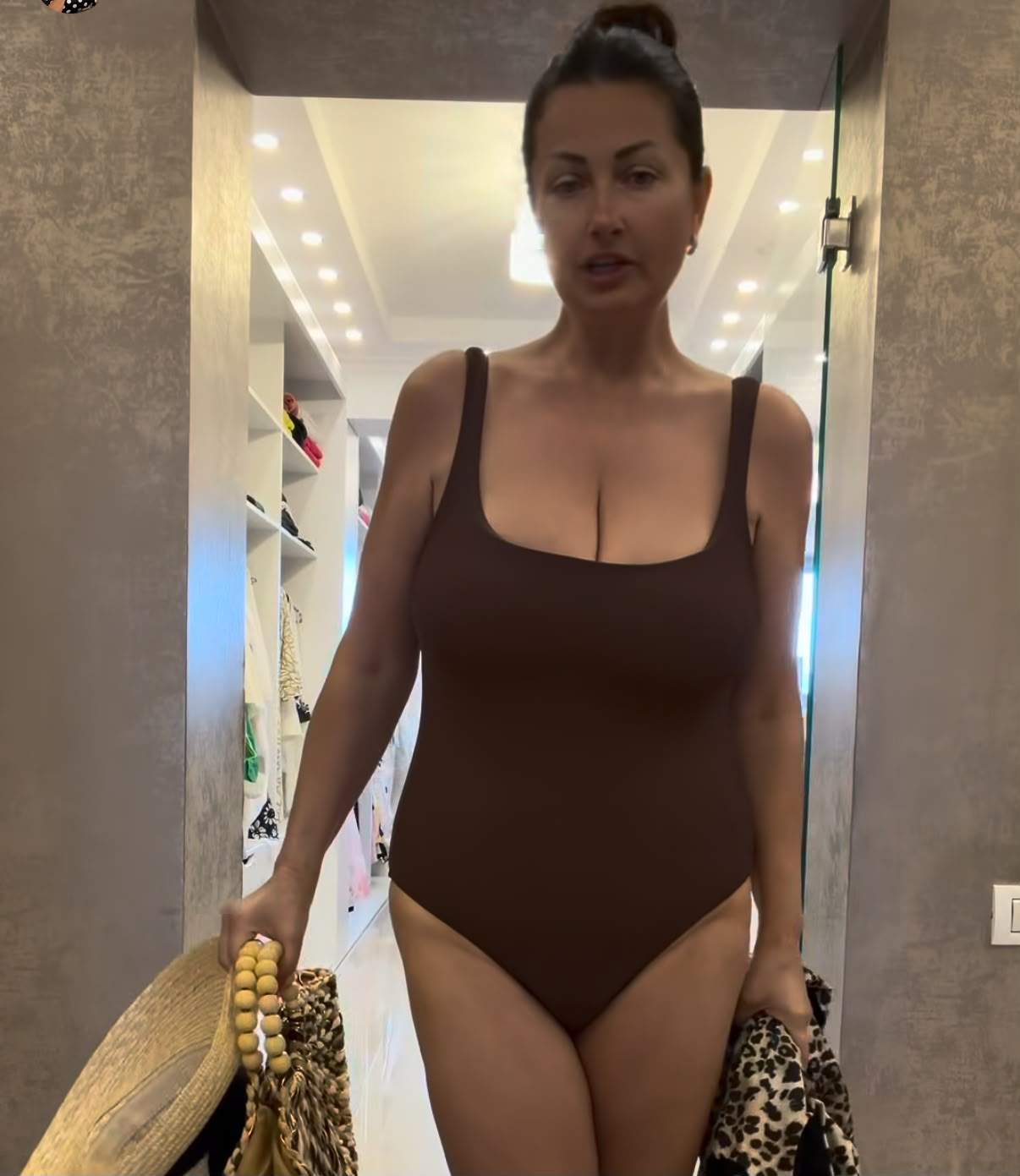Gabriela Cristea, în costum de baie