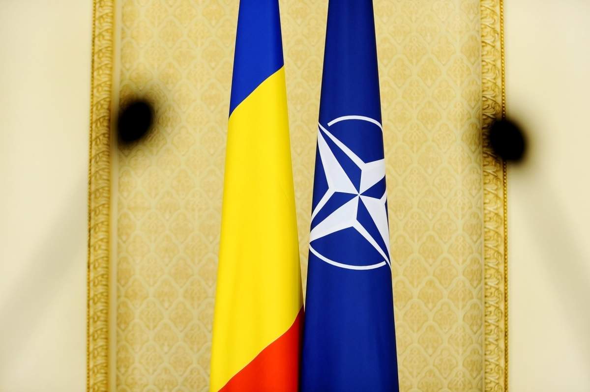 steagul României și al NATO