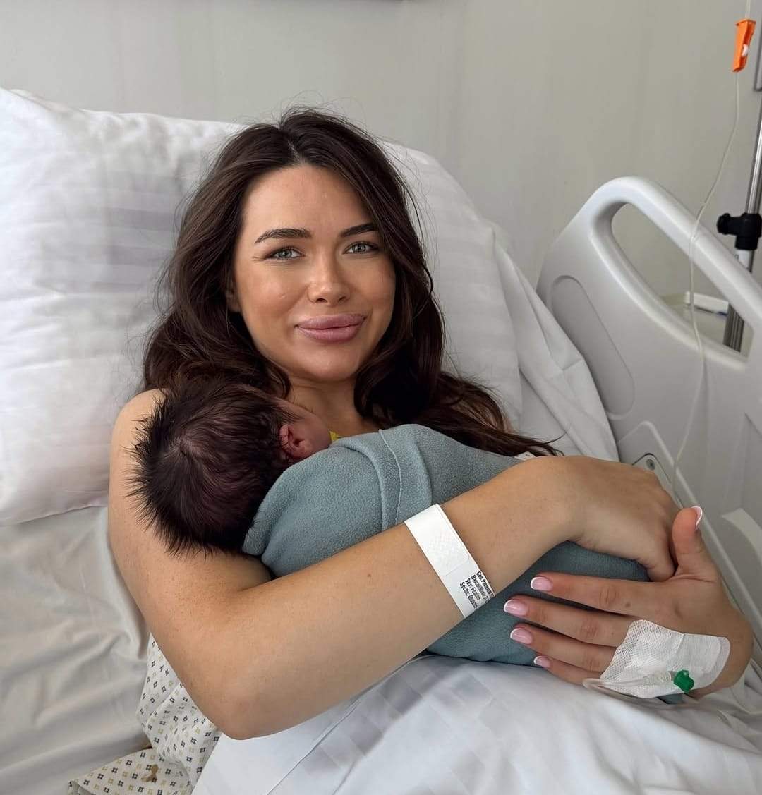 Iustina Loghin a născut! Ce nume poartă băiețelul fostei concurente de la Insula Iubirii | FOTO