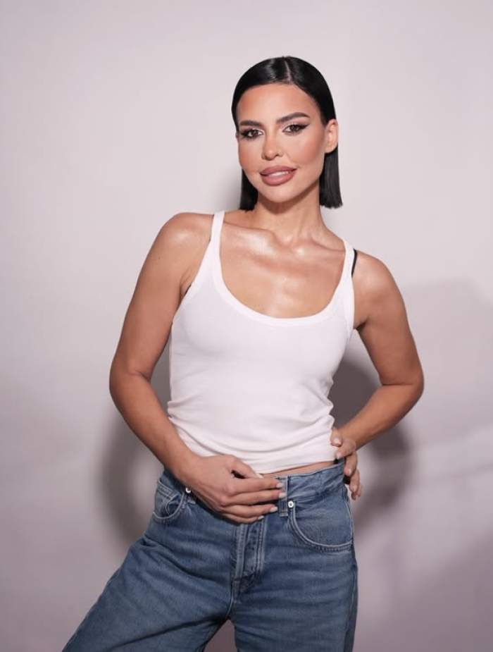 andreea popescu in maiou alb