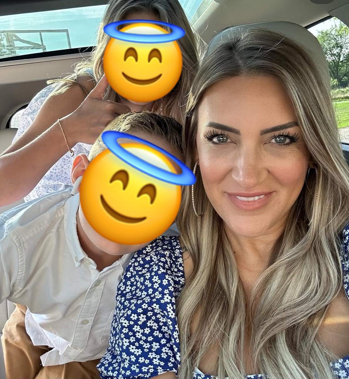 Influencerița și cei doi copii