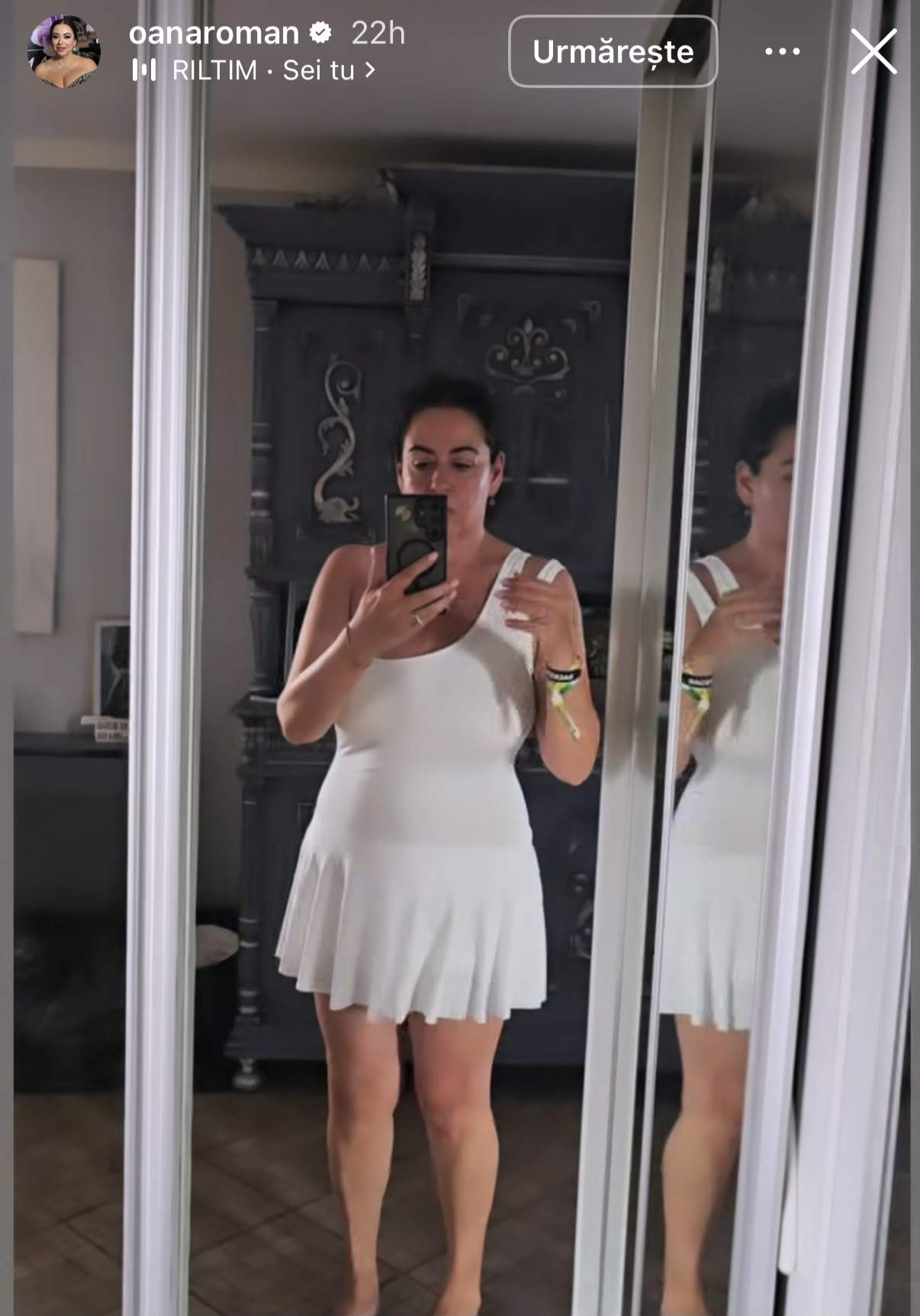 Oana Roman, în costum de baie