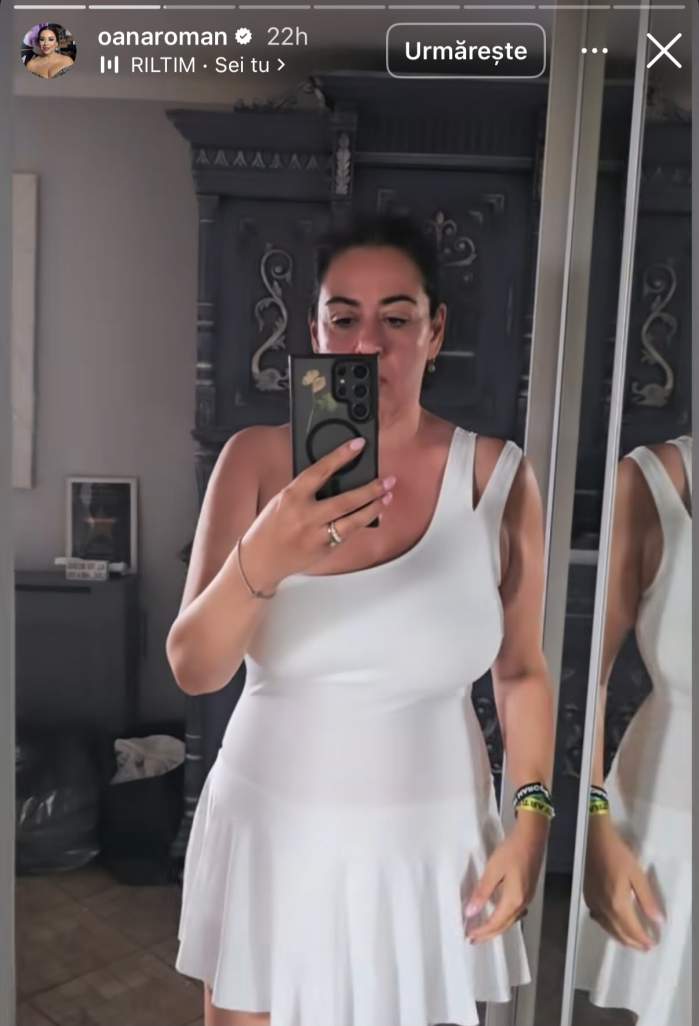Oana Roman, în costum de baie
