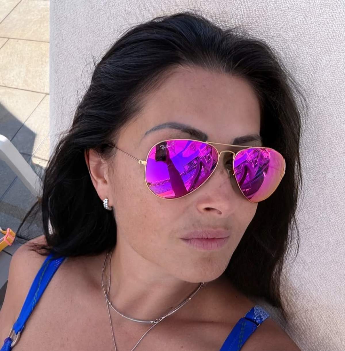 Gabriela Cristea pe șezlong