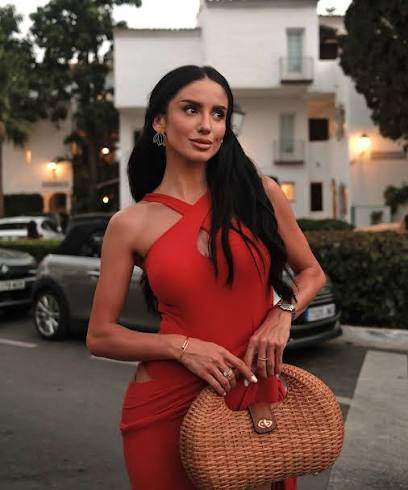 Ioana Grama îi pune la punct pe cei care îi cer să-și plătească datoria la ANAF. Mesajul tranșant al influenceriței