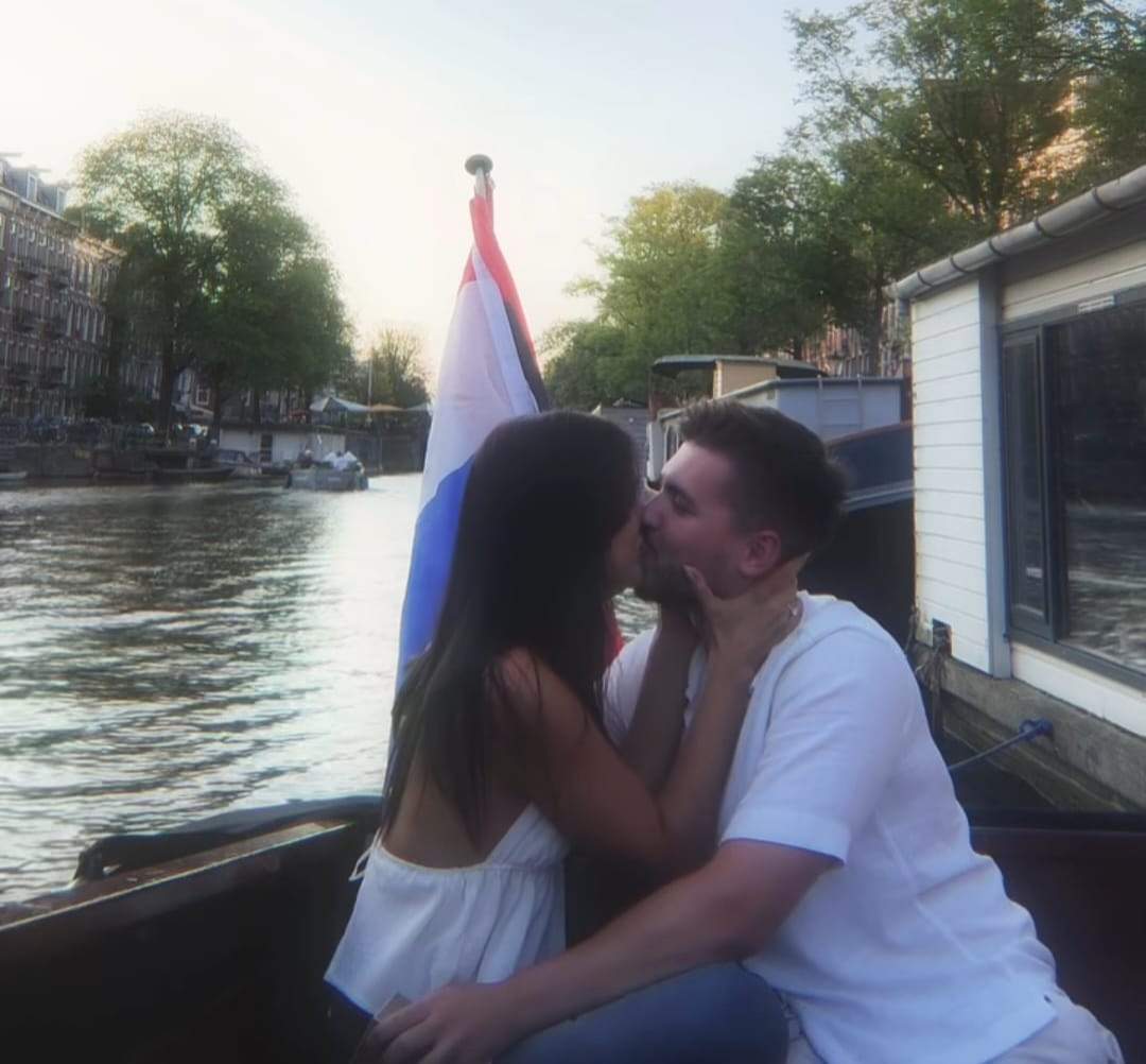 O influenceriță cunoscută a fost cerută în căsătorie! Locul inedit în care s-a logodit cu iubitul ei | VIDEO