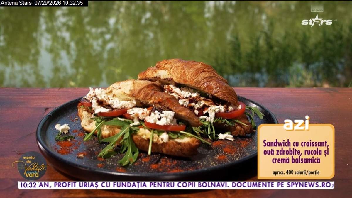 Cea mai delicioasă gustare! Sandwich cu croissant, ouă zdrobite, rucola și cremă balsamică după rețeta lui Chef Horia Manea