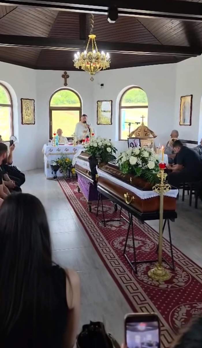 Imagini sfâșietoare de la înmormântarea soților din Oradea. Copilul lor de doar 5 ani a rămas orfan