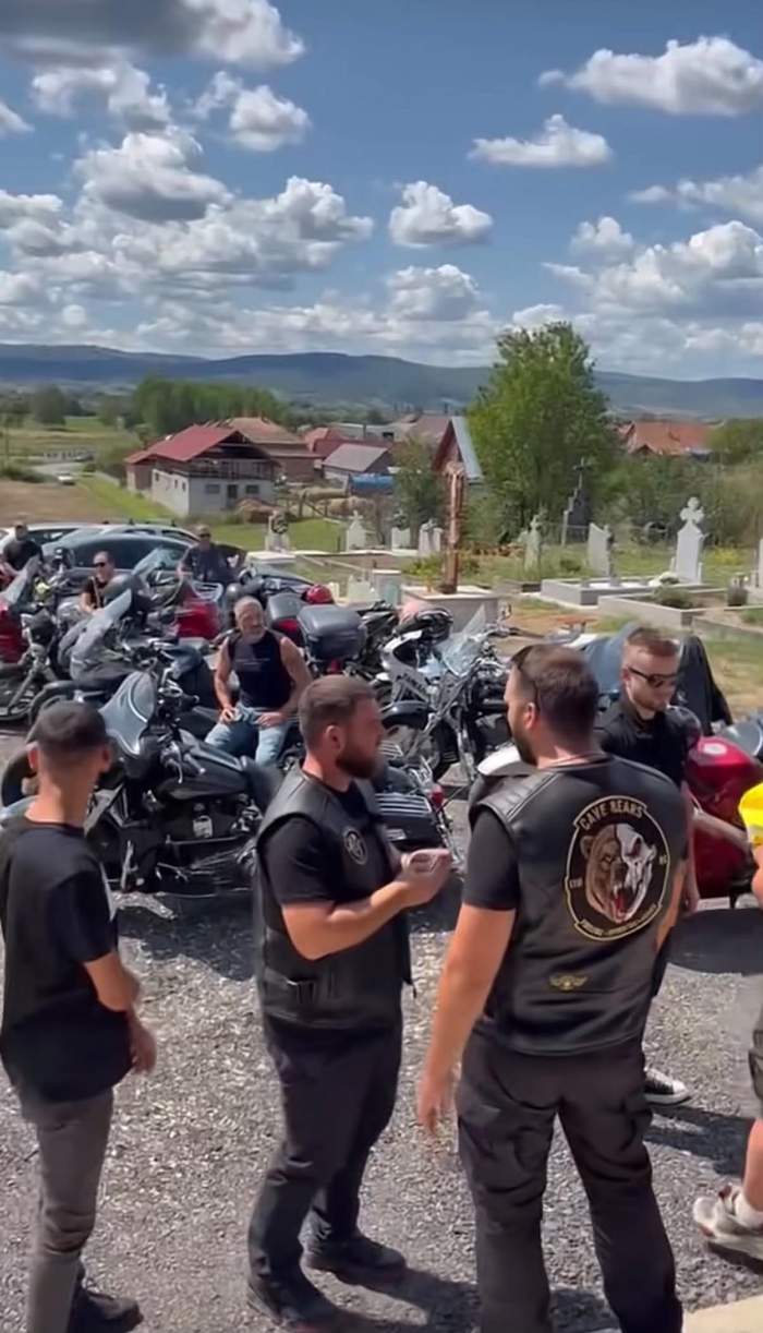 Imagini sfâșietoare de la înmormântarea soților din Oradea. Copilul lor de doar 5 ani a rămas orfan