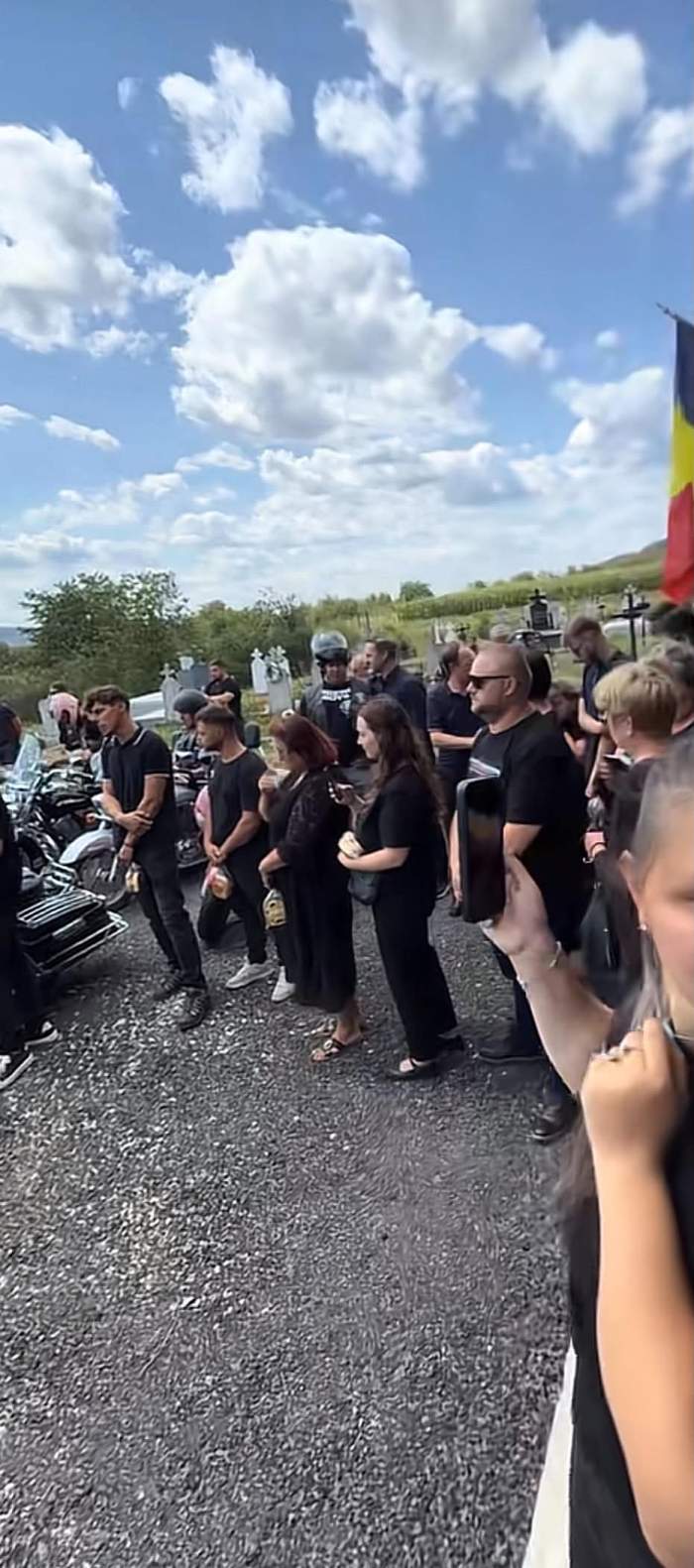 Imagini sfâșietoare de la înmormântarea soților din Oradea. Copilul lor de doar 5 ani a rămas orfan