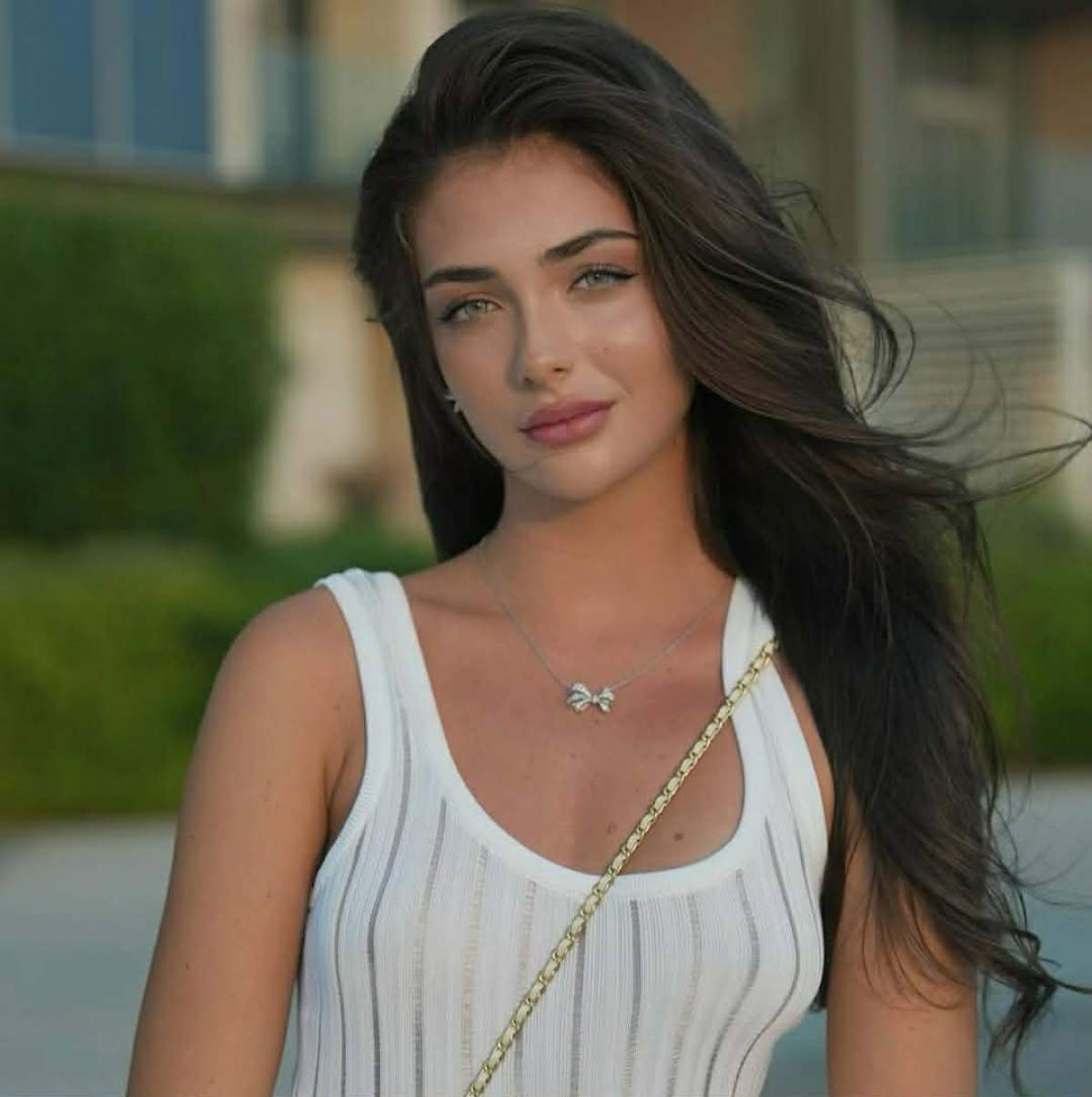 andreea bostanica afara imagine