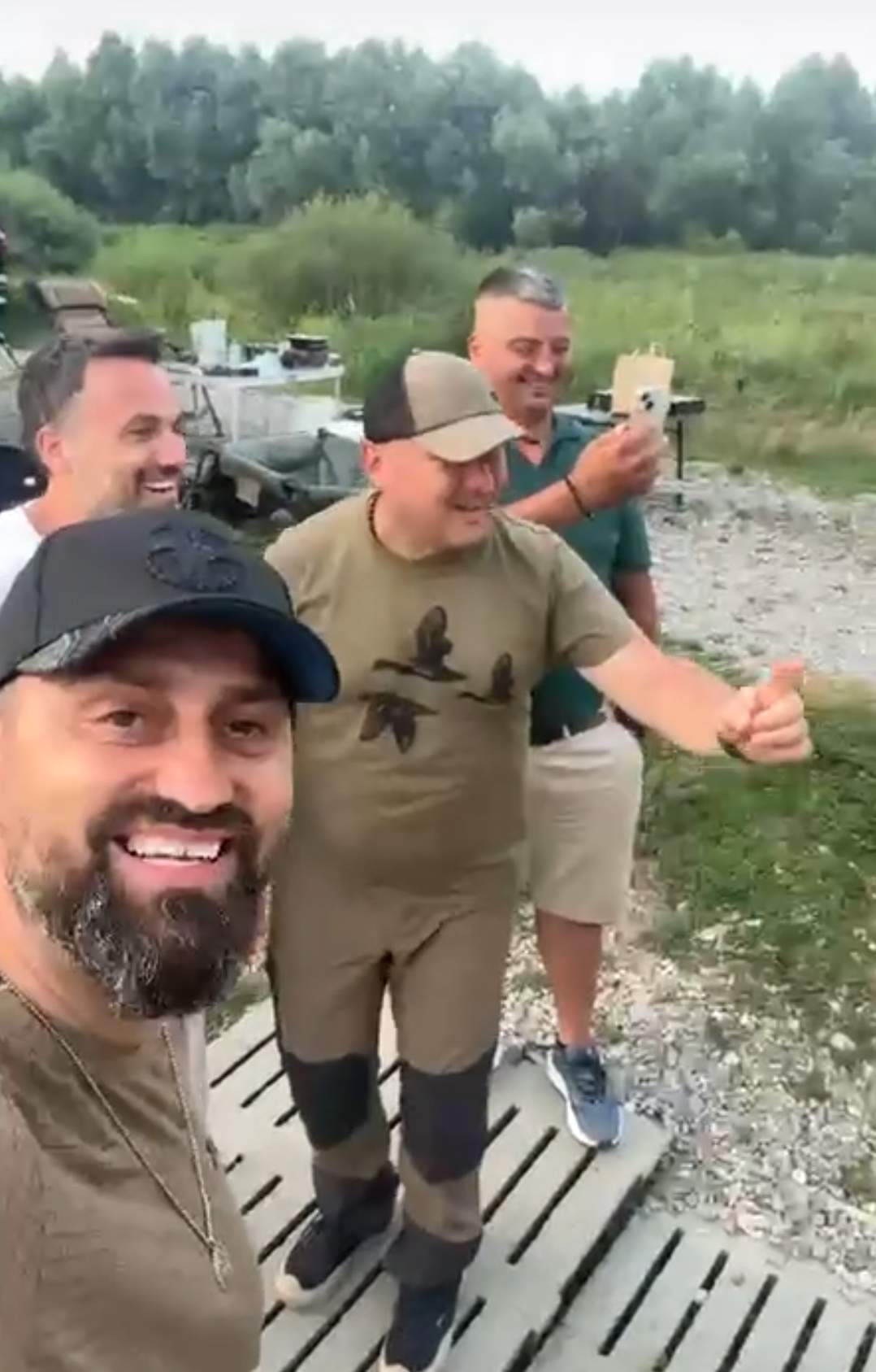 Imagini savuroase cu jurații de la Chefi la cuțite! De ce au dormit în același pat: ”Zici că suntem în tabără”