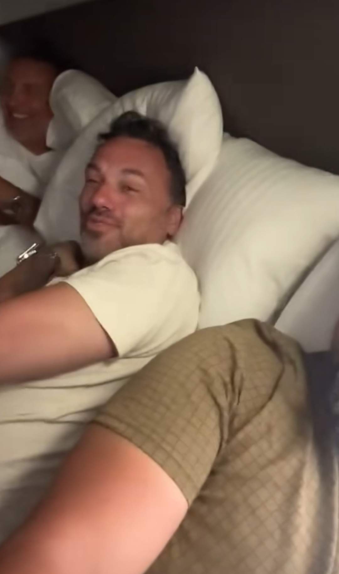 Imagini savuroase cu jurații de la Chefi la cuțite! De ce au dormit în același pat: ”Zici că suntem în tabără”