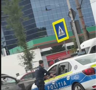 A văzut un polițist în cartierul Militari și s-a îndrăgostit! Acum vrea să o ajutăm să îl găsim. PS: Doar dacă este singur