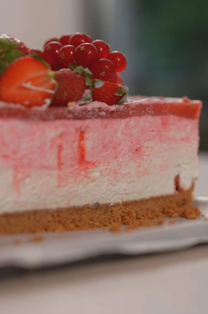 cheesecake cu căpșuni