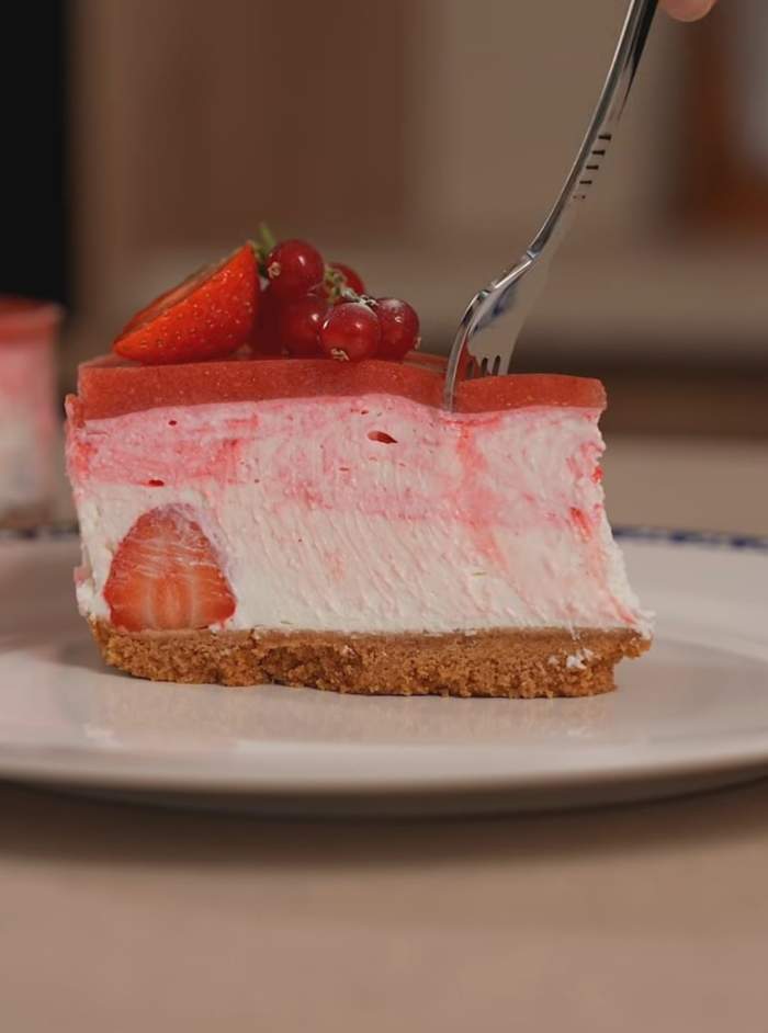 cheesecake cu căpșuni