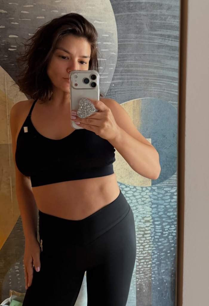 Maria Popovici, cu abdomenul la vedere