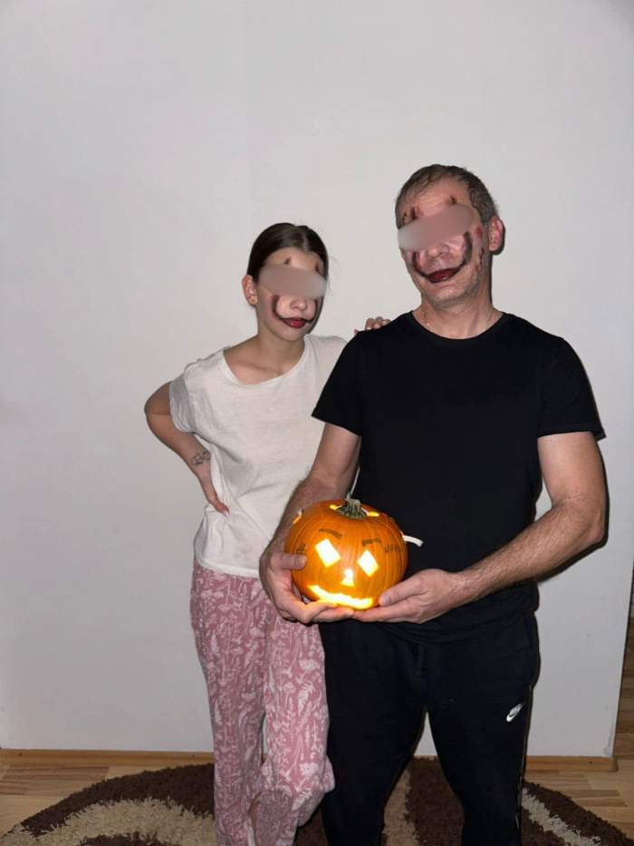 Miruna, alături de tatăl ei, de Halloween