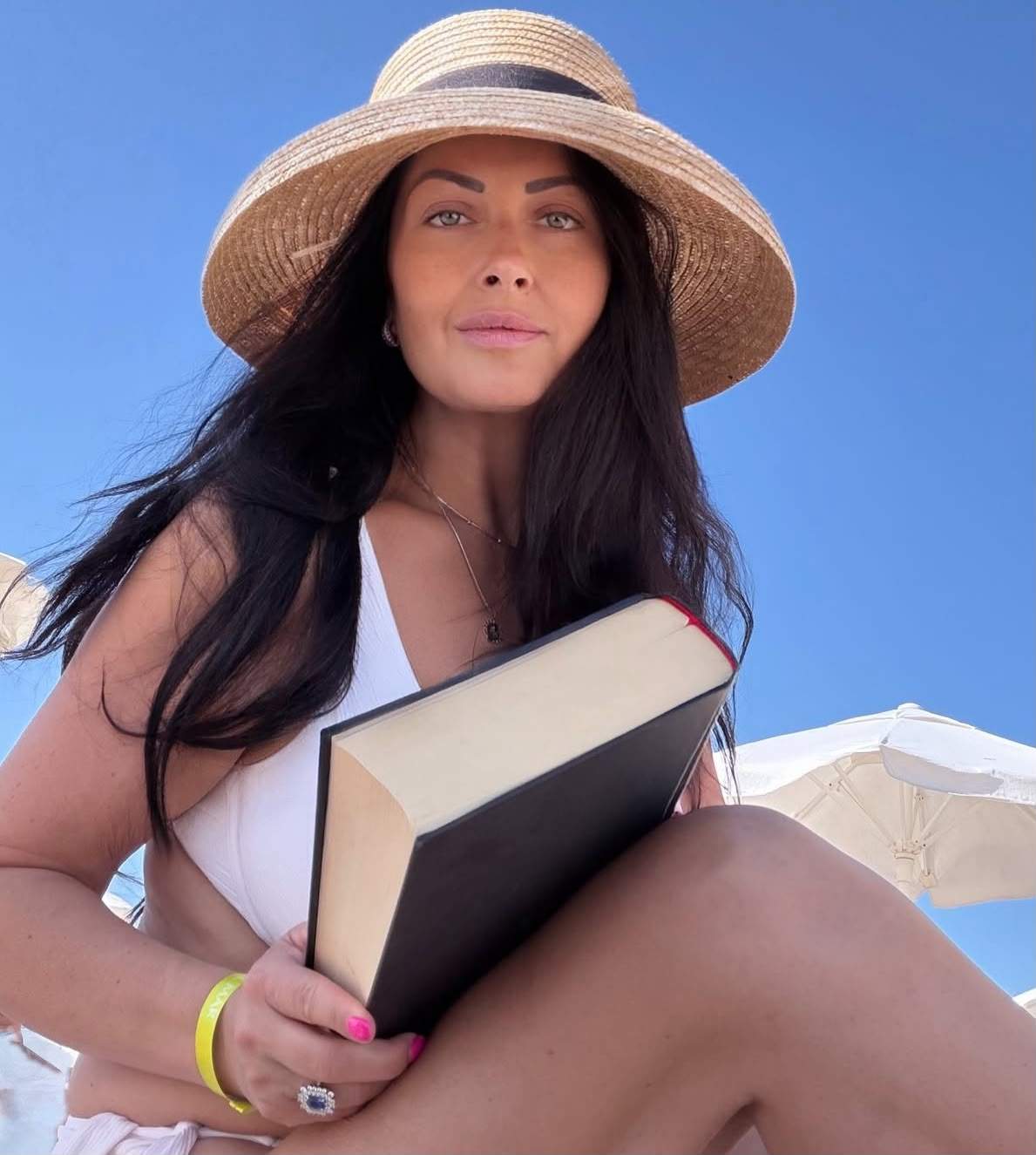 Gabriela Cristea pe șezlong
