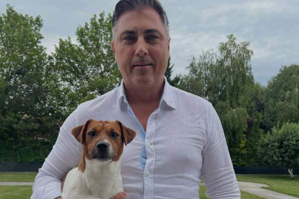 Alex Ciucu, cu cățelul său