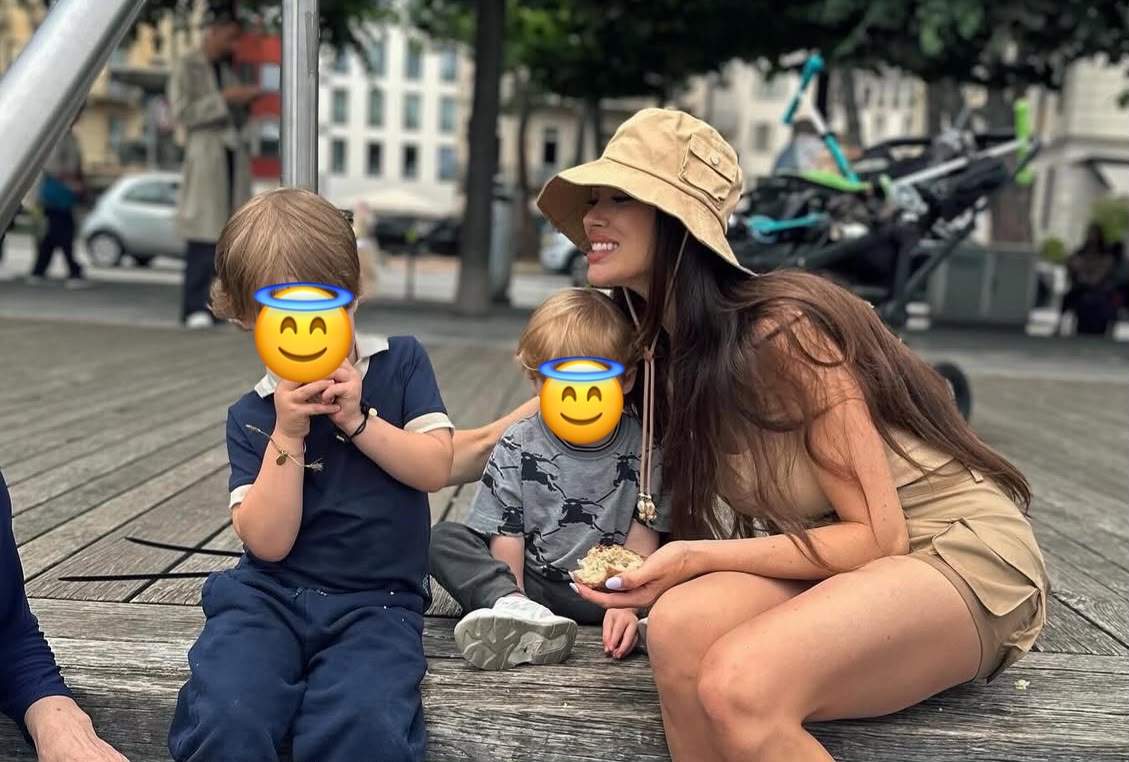 Lucia Bartoli și cei doi copii ai ei