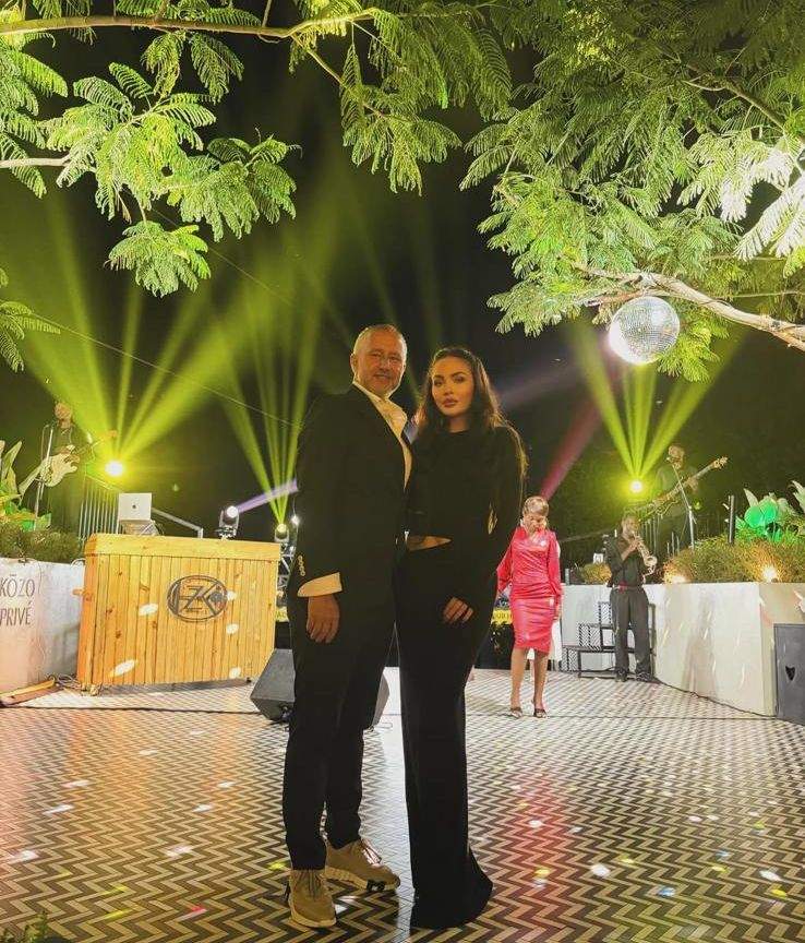 Cum arată Corina Caciuc în costum de baie! Partenera lui Laurențiu Reghecampf, surprinsă pe plajă