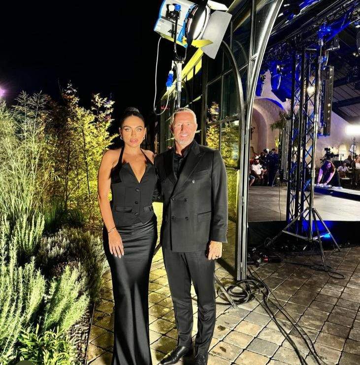 Cum arată Corina Caciuc în costum de baie! Partenera lui Laurențiu Reghecampf, surprinsă pe plajă