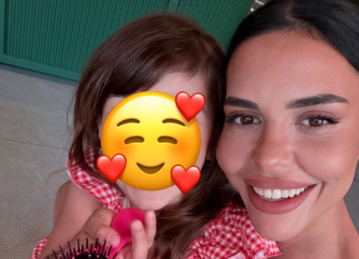 Selfie cu Andreea Popescu și fiica ei