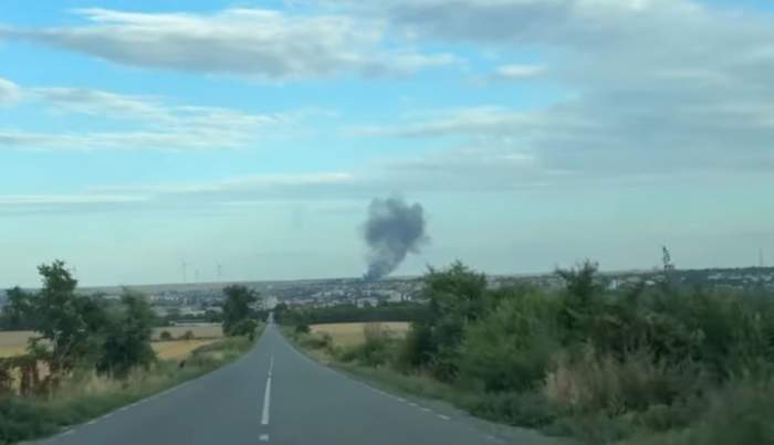 Hală din județul Constanța, cuprinsă de flăcări! Incendiul s-a extins pe 3.000 de metri pătrați