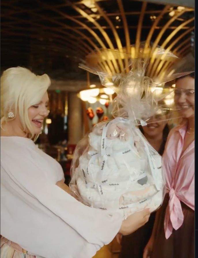 Alexandra Stan, mesaj emoționant după petrecerea surpriză! Noi imagini de la baby shower | FOTO