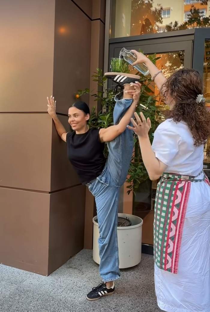 Andreea Popescu, cu un picior ridicat